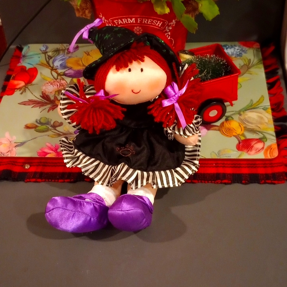 Boyds collection Snuggle B's Esmeralda....Homebrewed Halloween..#46500